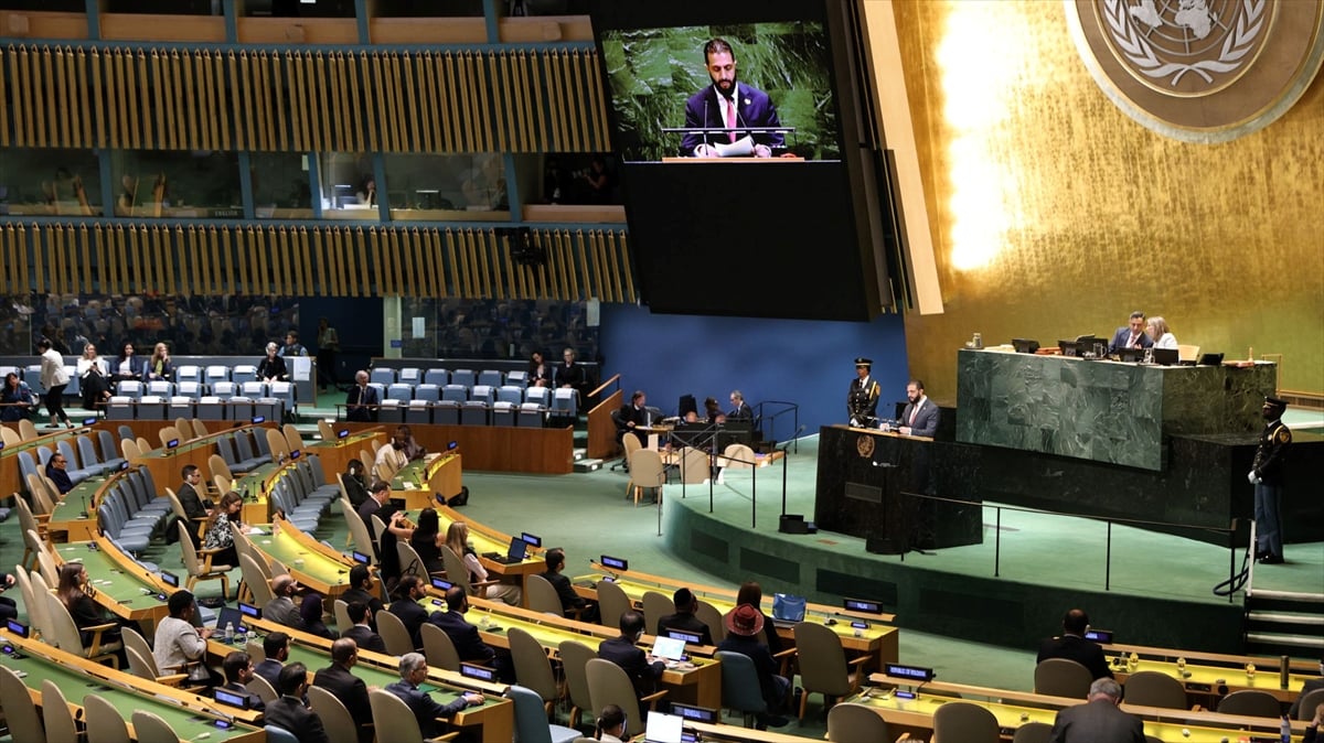 Suriye Cumhurbaşkanı Ahmed Şara, 60 yıl sonra BM Genel Kurulu'nda konuşma yapan ilk Suriye lideri oldu. (AA)