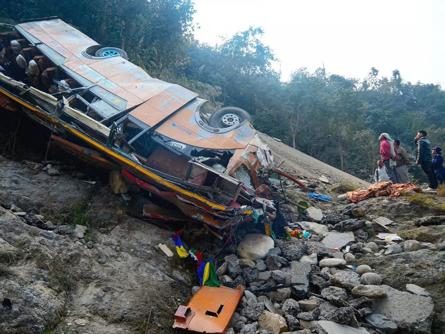 Nepal'de meydana gelen otobüs kazasında çok sayıda kişi öldü