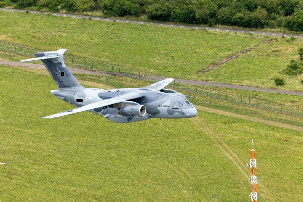 Çekya ilk C-390 Millennium uçağını teslim aldı