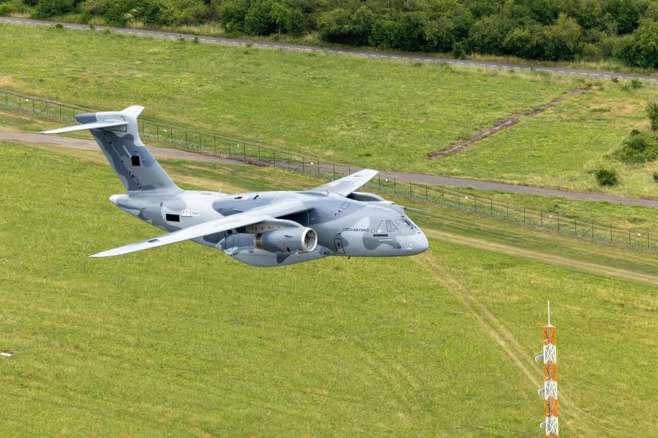 Çekya ilk C-390 Millennium uçağını teslim aldı