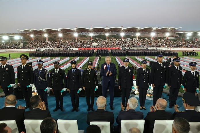 Cumhurbaşkanı Erdoğan Polis Akademisi Mezuniyet töreninde:  Her bir polisimizle iftihar diyoruz