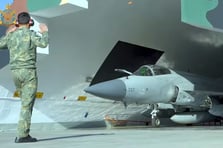 Azerbaycanlı askerler JF-17 savaş uçağı için Pakistan’daki eğitimlerini tamamladı