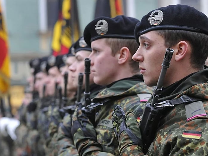 Almanya, zorunlu askerliği geri getirmeyi tartışıyor