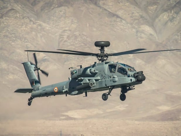 ABD, Hindistan Ordusu’na son AH-64E Apache taarruz helikopterlerini teslim etti