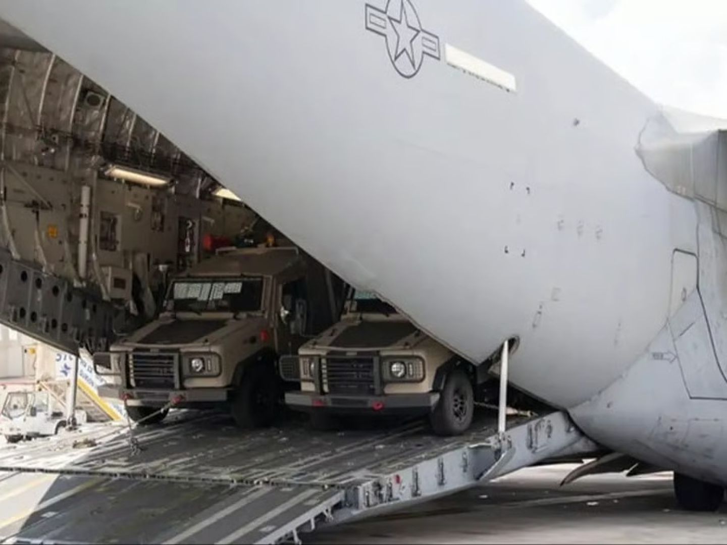 ABD ve Almanya İsrail'e destek için 14 kargo uçağı malzeme yolladı