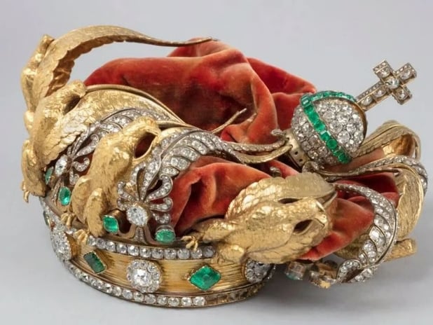 Louvre soygununda hasar gören İmparatoriçe Tacı'nın son hali