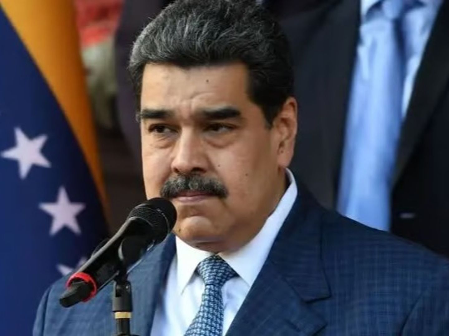 Maduro Papa'dan yardım istedi