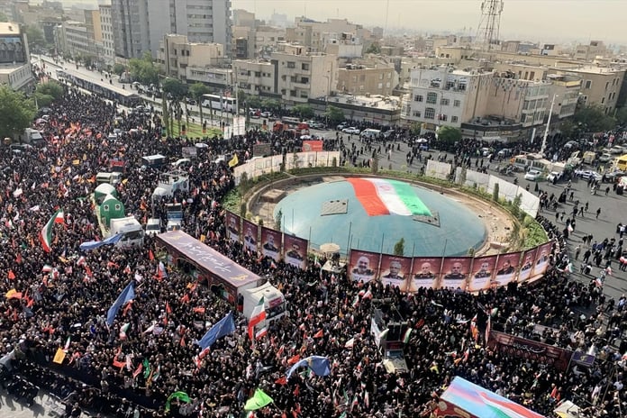 Tahran'da İsrail saldırılarında hayatını kaybeden yetkililer için cenaze töreni düzenlendi