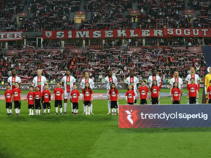 Süper Lig'de düşen üçüncü takım Sivasspor oldu: Samsunspor galibiyeti ve Çalımbay'ın sözleri