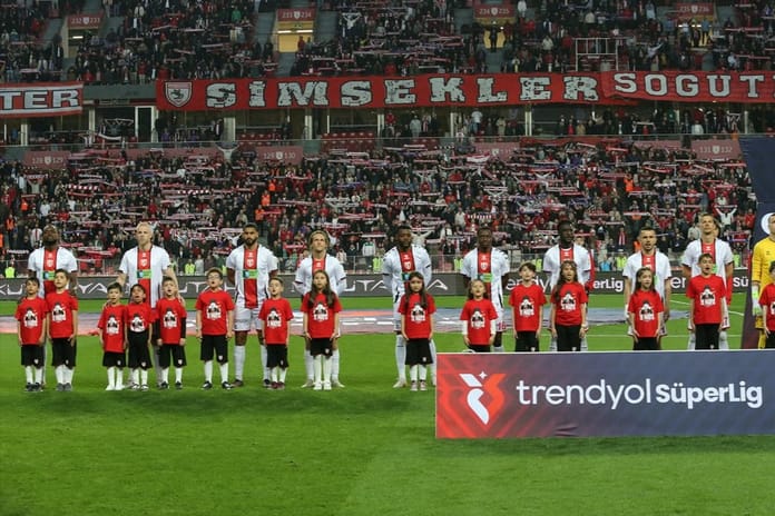 Süper Lig'de düşen üçüncü takım Sivasspor oldu: Samsunspor galibiyeti ve Çalımbay'ın sözleri