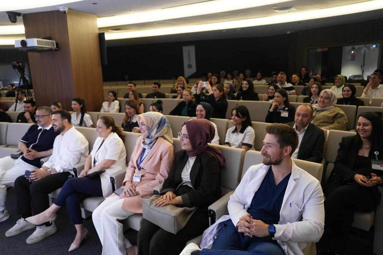 Medipol Sağlık Grubu  Hayata Yıllar Yıllara Hayat Katmak paneli