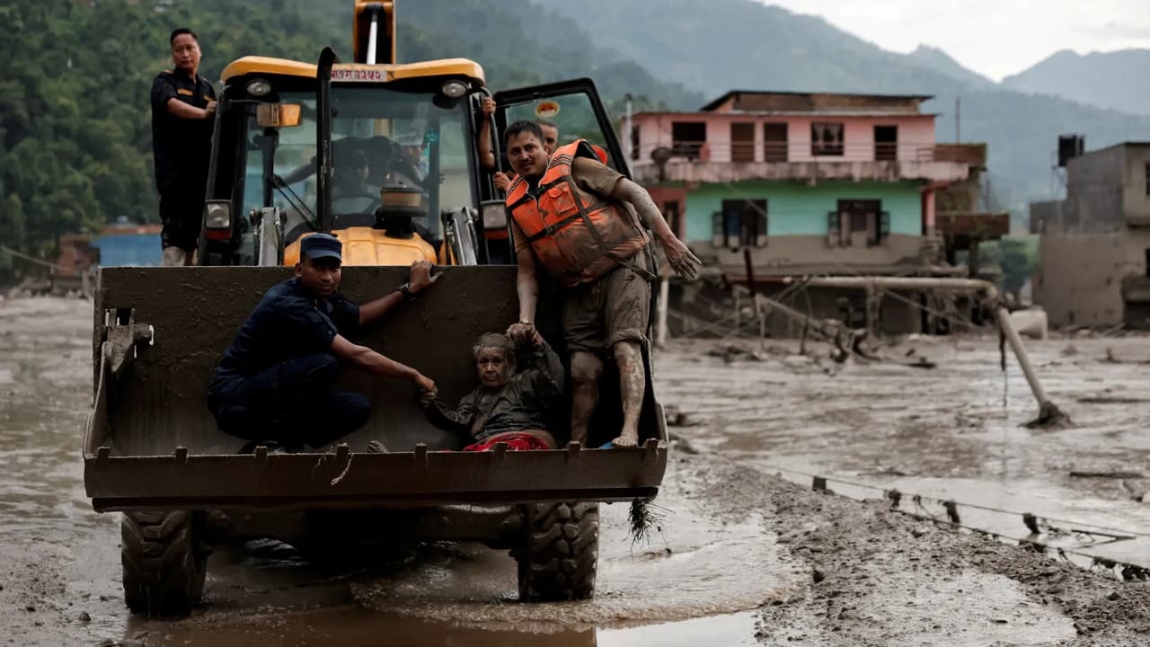 Nepal’de sel felaketi: Can kaybı 162’ye yükseldi