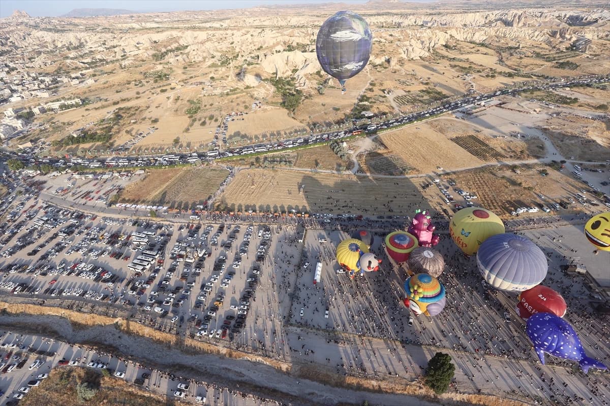 Balon festivali renkli anlara sahne oldu