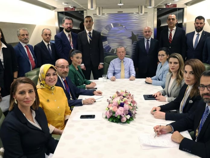 Cumhurbaşkanı Erdoğan'dan Azerbaycan dönüşü kritik açıklamalar: Karabağ zaferi Türk dünyasının zaferidir