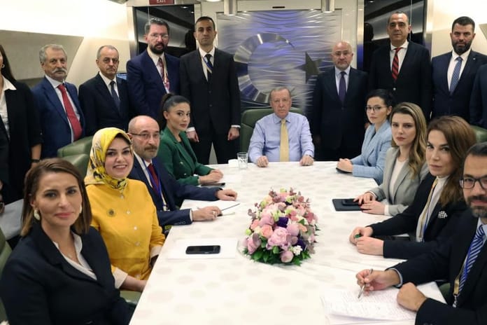 Cumhurbaşkanı Erdoğan'dan Azerbaycan dönüşü kritik açıklamalar: Karabağ zaferi Türk dünyasının zaferidir