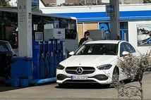 Almanya'da yakıt krizi: Sürücüler ucuz yakıt için Polonya sınırına akın ediyor