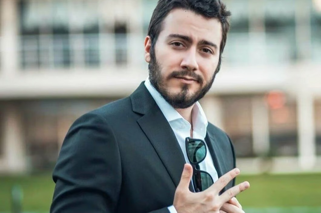 Enes Batur hesabını tekrar açtı
