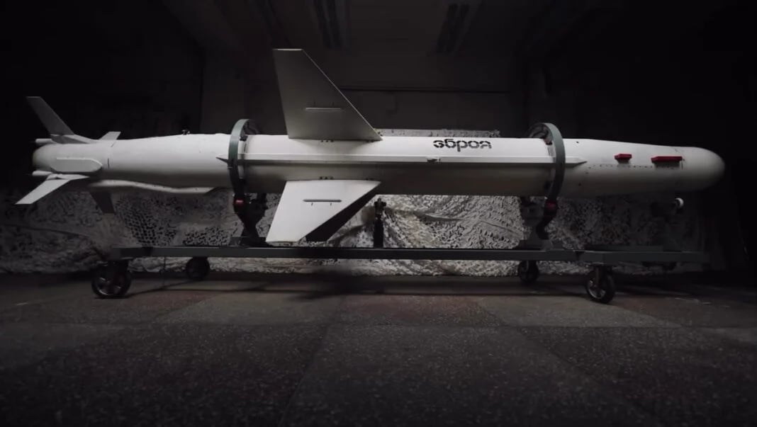 Ukrayna, 1.000 kilometre menzilli Uzun Neptün seyir füzesini tanıttı