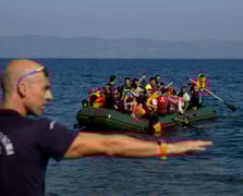 Atina yönetimi iş gücü açığını kapatırken düzensiz göçe yaptırımı sertleştiriyor