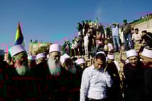 İsrail ayrılıkçı Dürzilere terör örgütü YPG üzerinden askeri yardım ulaştırdı