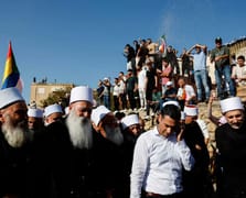 İsrail ayrılıkçı Dürzilere terör örgütü YPG üzerinden askeri yardım ulaştırdı