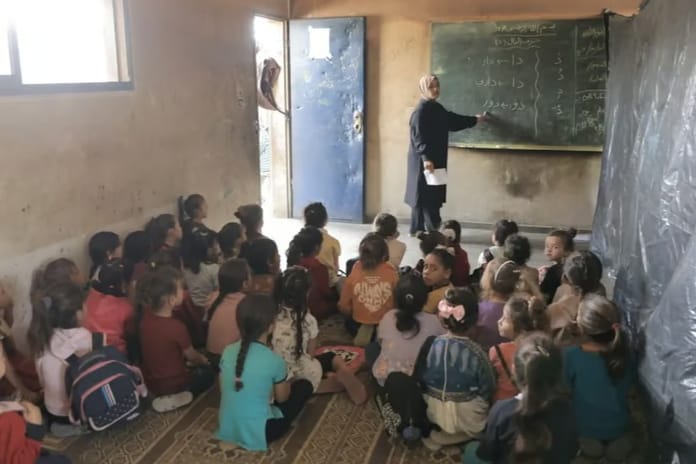 Gazze’de 300 bin öğrenci eğitime dönüyor: İsrail yardımları engelliyor