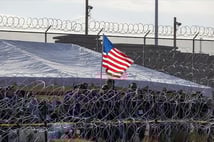 Yüzbinlerce göçmene sınır dışı edilecekleri tebliğ edildi