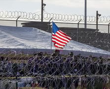 Yüzbinlerce göçmene sınır dışı edilecekleri tebliğ edildi