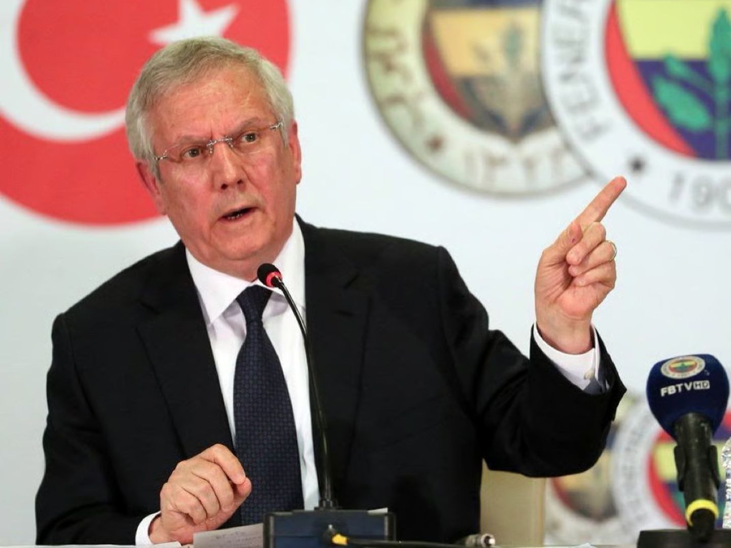 Aziz Yıldırım başkanlık yarışından çekildi: Yıldırım'dan yönetime sert eleştiriler, camiaya birlik çağrısı