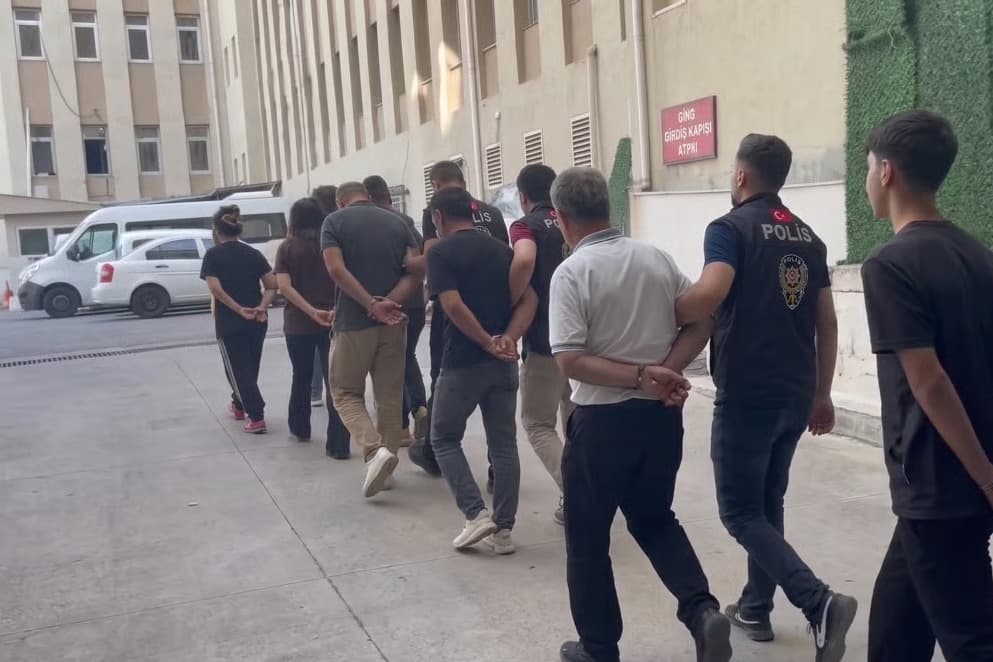 Rojin Kabaiş’in ailesinin de aralarında olduğu ailelere tehdit ve şantaja 2 tutuklama