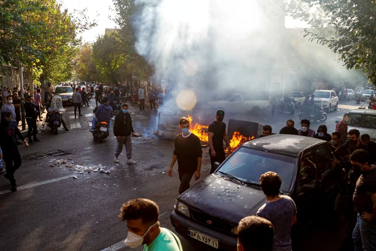 İran'da protestolar tüm ülkeye yayıldı