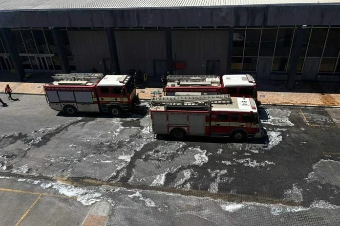 Cape Town havalimanında çıkan yangın uluslararası uçuşları durdurdu