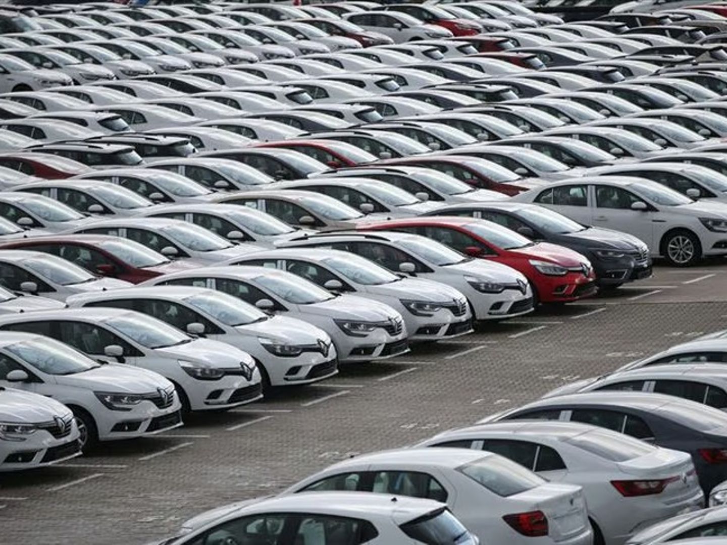 Türkiye Araç Parkı 33,3 Milyonu Aştı: Kasım’da otomobil ve gri genk lider