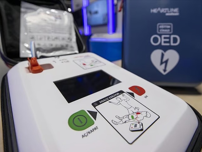 Otomatik şok cihazları halka açık alanlarda  zorunlu oluyor