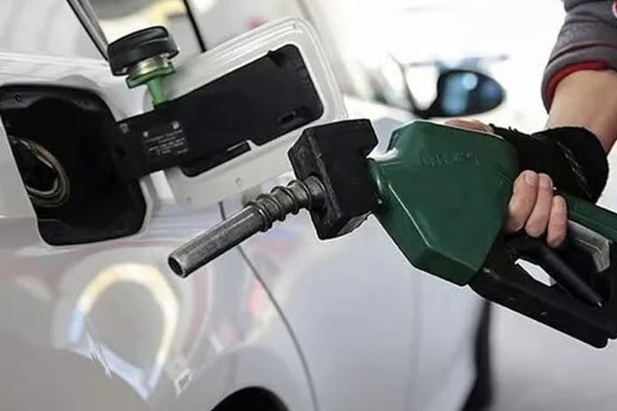 Motorine bir zam daha: Litre fiyatı 2,11 TL arttı, 