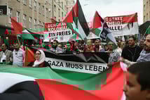 Avusturya'da binlerce kişi Gazze için yürüdü