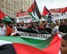 Avusturya'da binlerce kişi Gazze için yürüdü