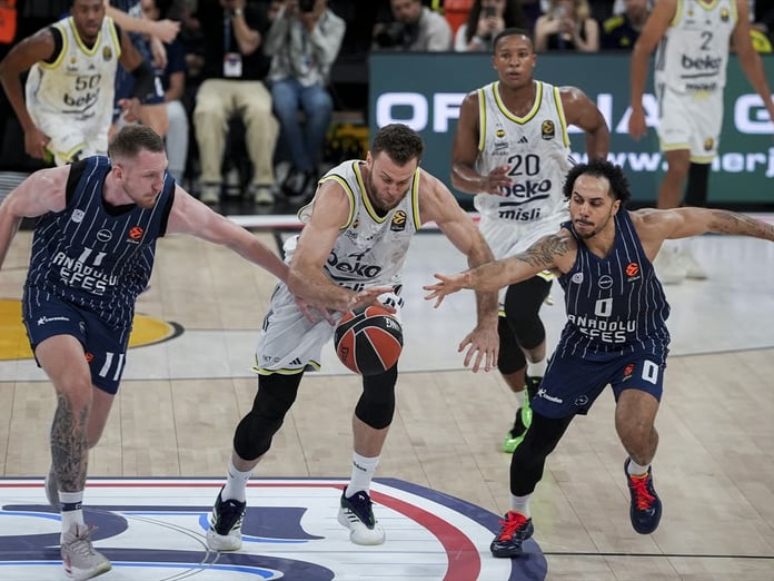 EuroLeague’de Türk derbisinin galibi Fenerbahçe!