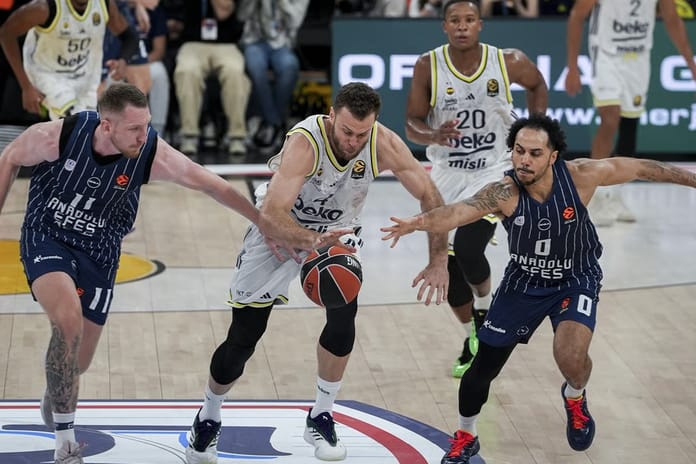 EuroLeague’de Türk derbisinin galibi Fenerbahçe!