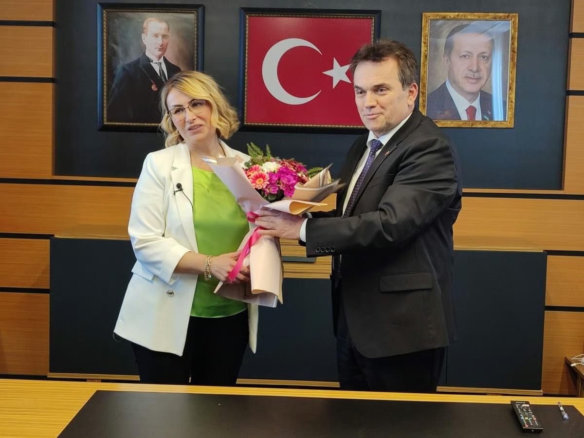AK Parti’ye geçen başkandan hamle