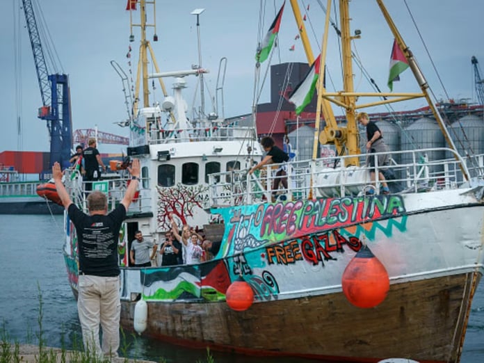 Gazze ablukasını kırmaya hazırlanan "Hanzala" gemisi yola çıktı