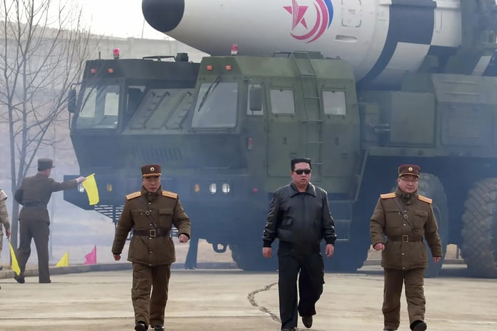 Kuzey Kore lideri hipersonik füze testlerini denetledi