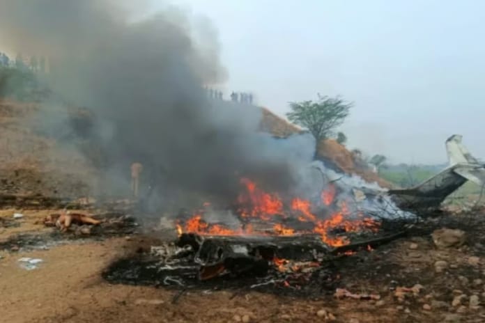 Hindistan'da meydana gelen uçak kazasında 5 kişi hayatını kaybetti