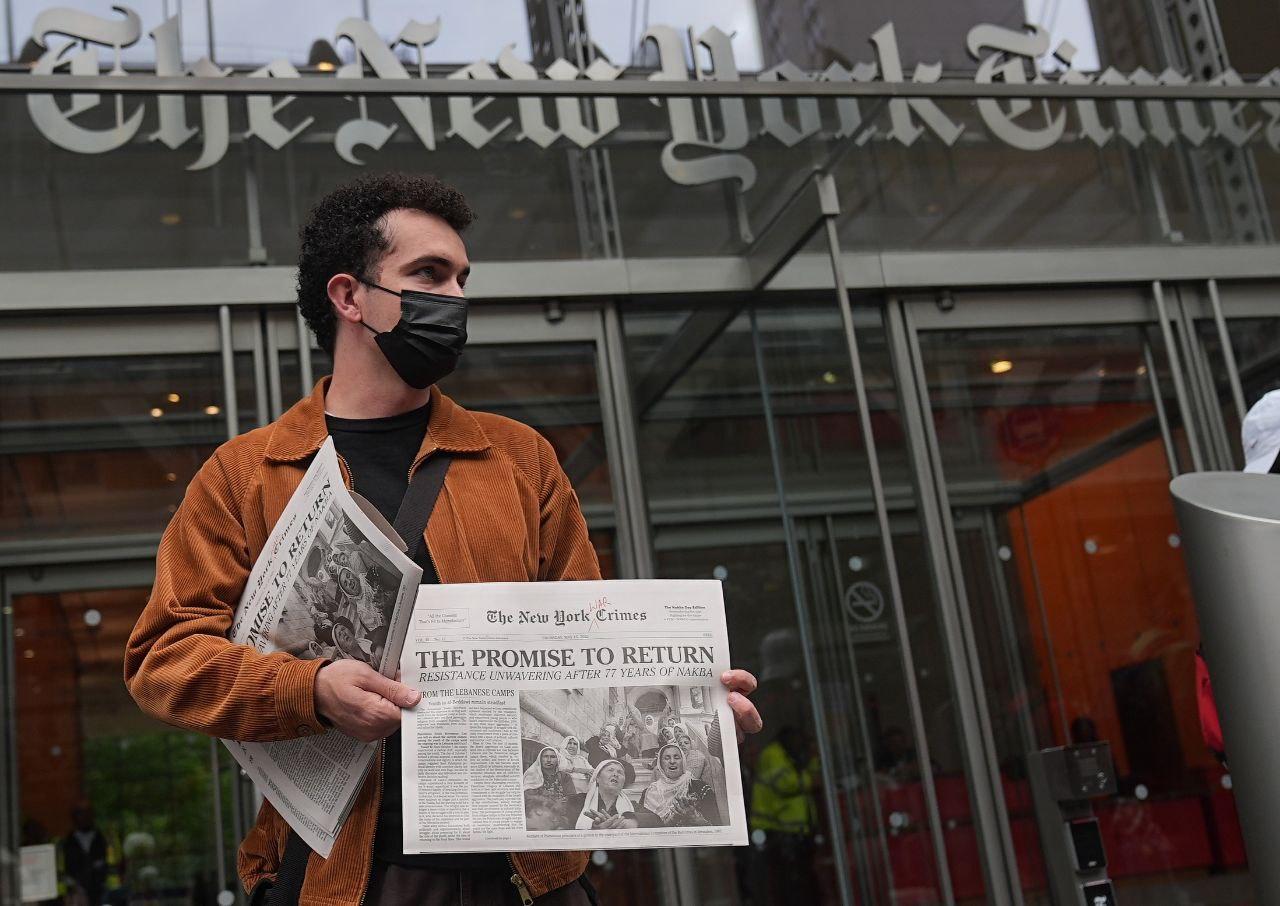 New York Times'ın önünde Gazze için haykırdılar