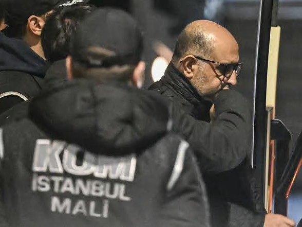 CHP’de rüşvetin belgesi var: 1 milyon dolar, 8 araç, 124 milyon TL