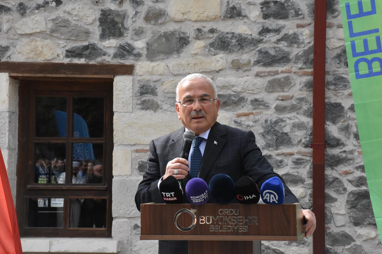 "Bize demokrasi dersi vermeye kalkışmanızı kınıyorum"