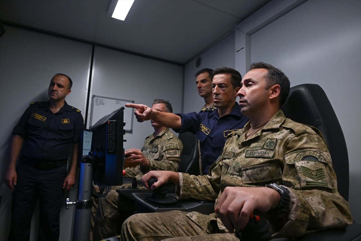 Girne'de batan feribotun arama çalışmaları TCG Alemdar'da görüntülendi
