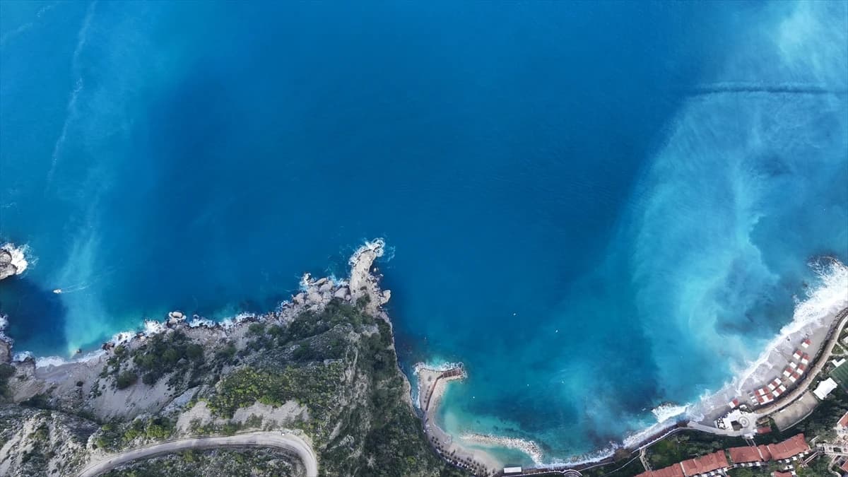 Muğla Fethiye'de sağanak yağış sonrası Ölüdeniz turkuaz renge büründü