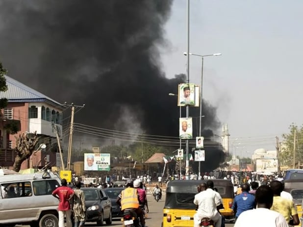 Nijerya'da camide ibadet edenler intihar saldırısı ile hedef alındı