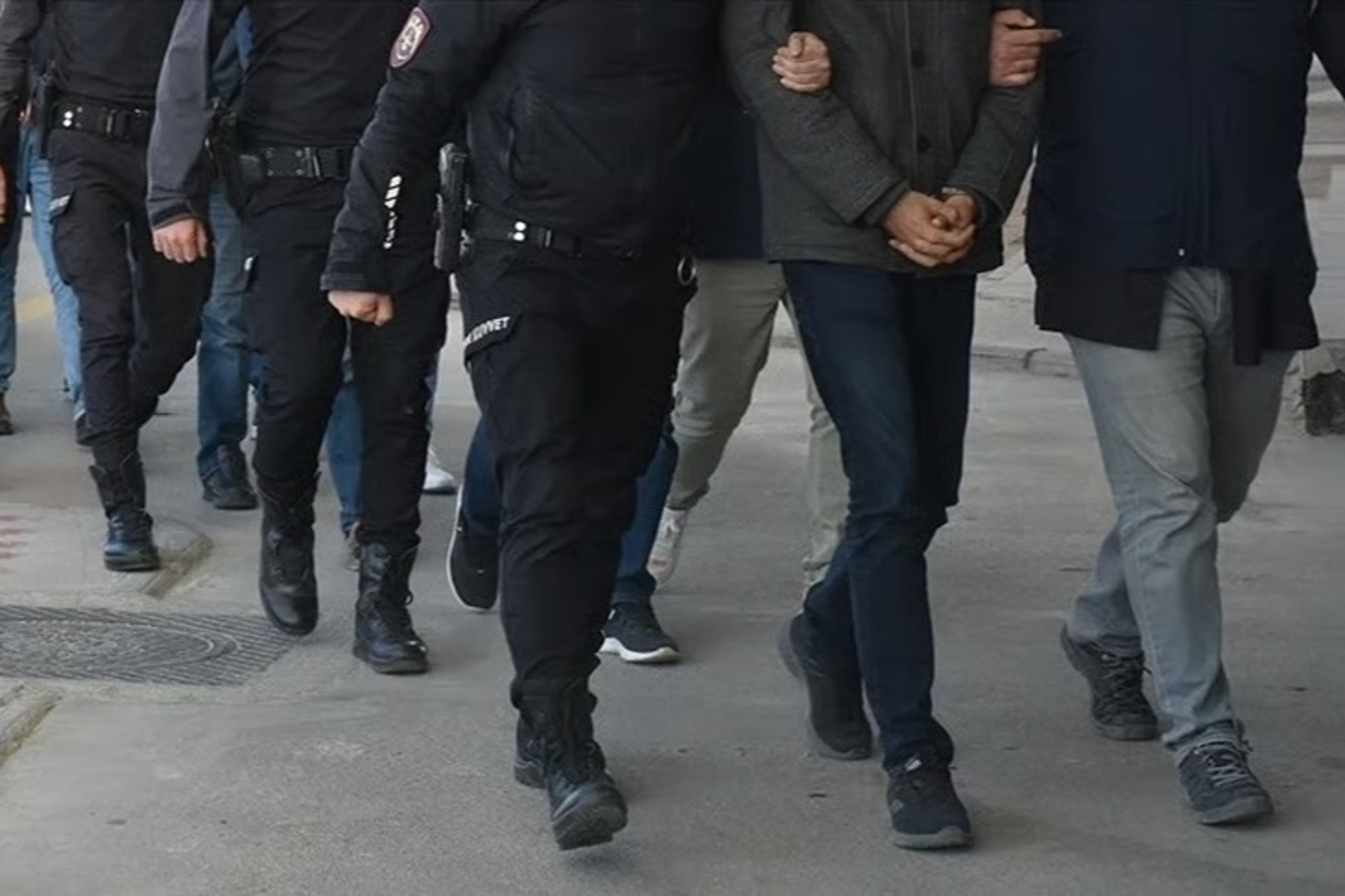 Mersin merkezli 9 ilde dev FETÖ operasyonu: 43 şüpheli yakalandı